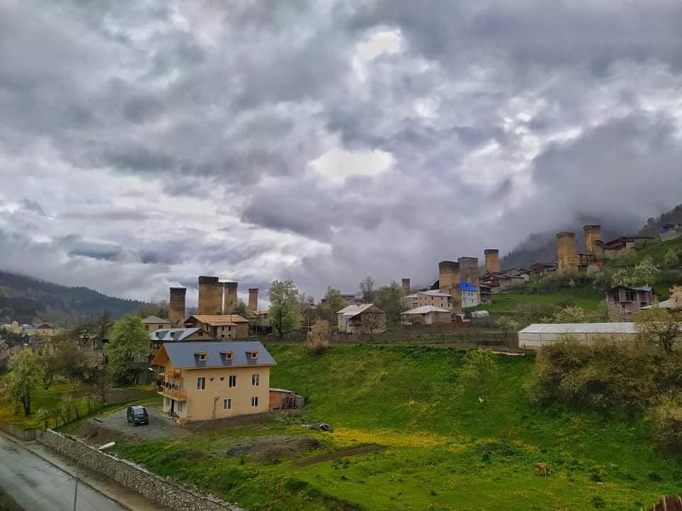 Tetne Qor Guesthouse Mestia Buitenkant foto